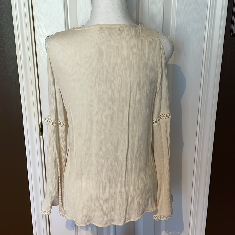 Altar’d State Cream Cold Shoulder Boho Top. Small - Picture 8 of 10